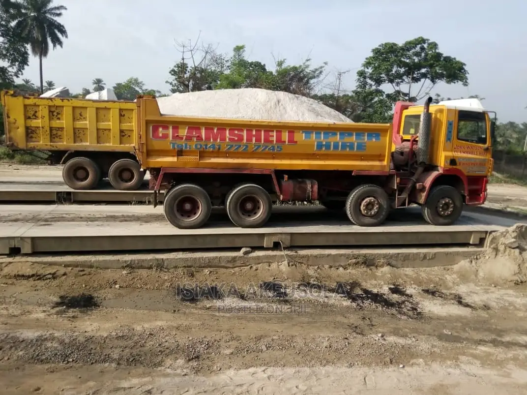20 Tonnes of Plaster / Sharp Sand Available for Supply