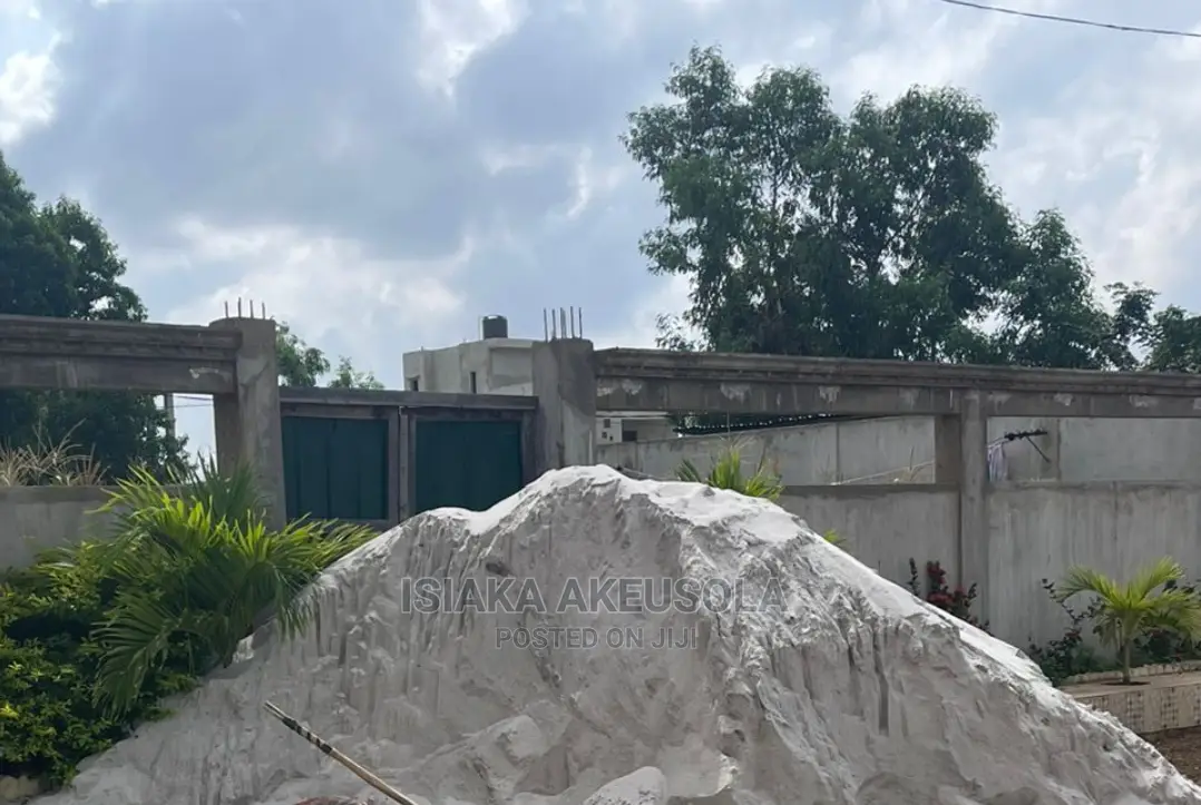 20 Tonnes of Plaster / Sharp Sand Available for Supply