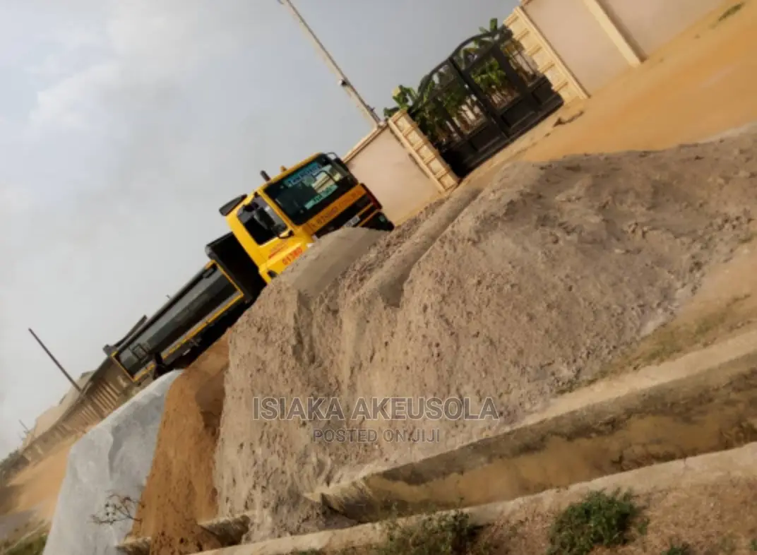 20 Tonnes of Plaster / Sharp Sand Available for Supply