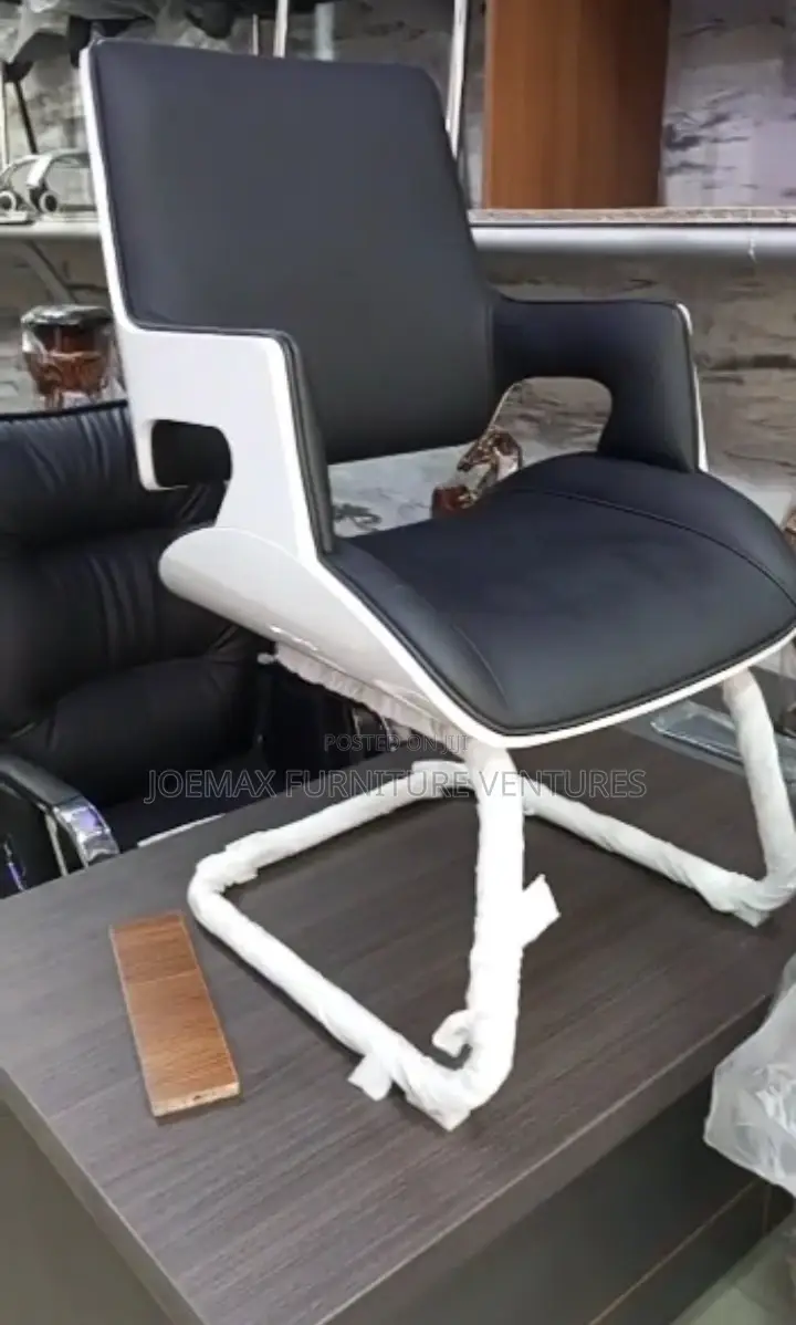 Quality Executive Adjustable Swivel Leather Office Chair.