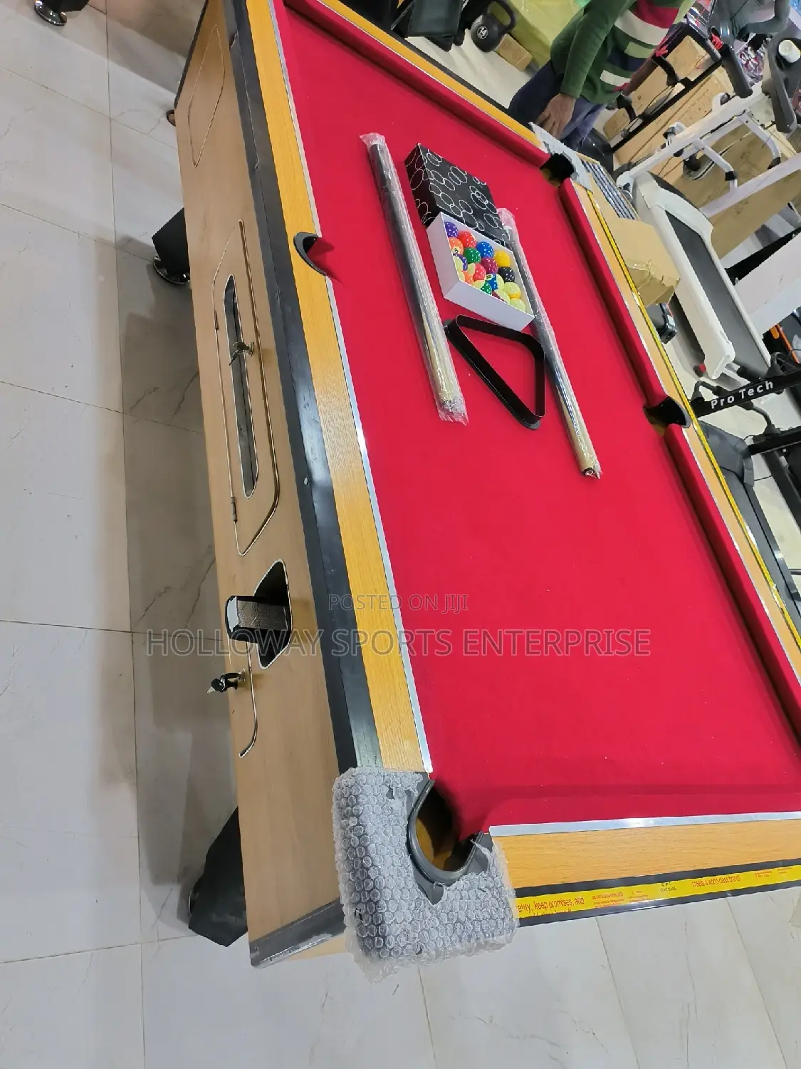 7ft HDF Marble And Coin Red Top With Yellow Body