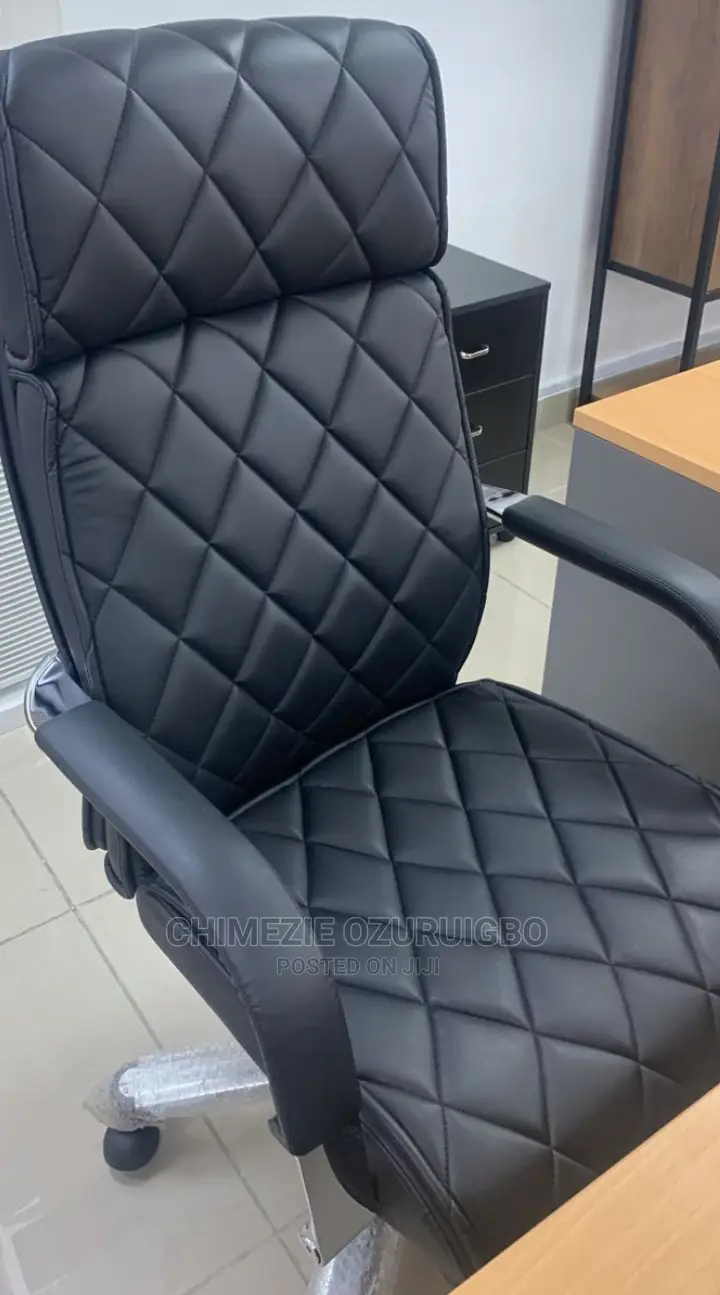 Black/Brown Executive Swivel Chair