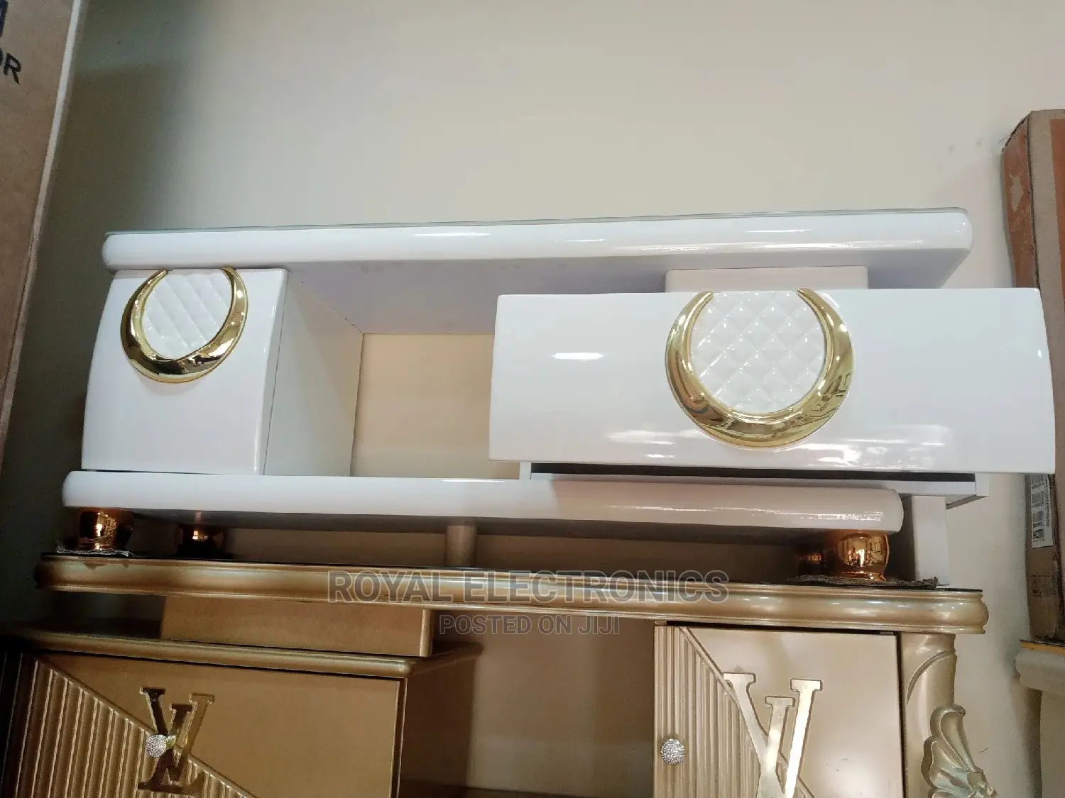 Royal Center Table With Drawer