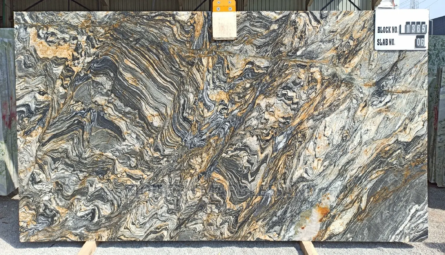 Indian High Quality Fushion Gold Granite Slab