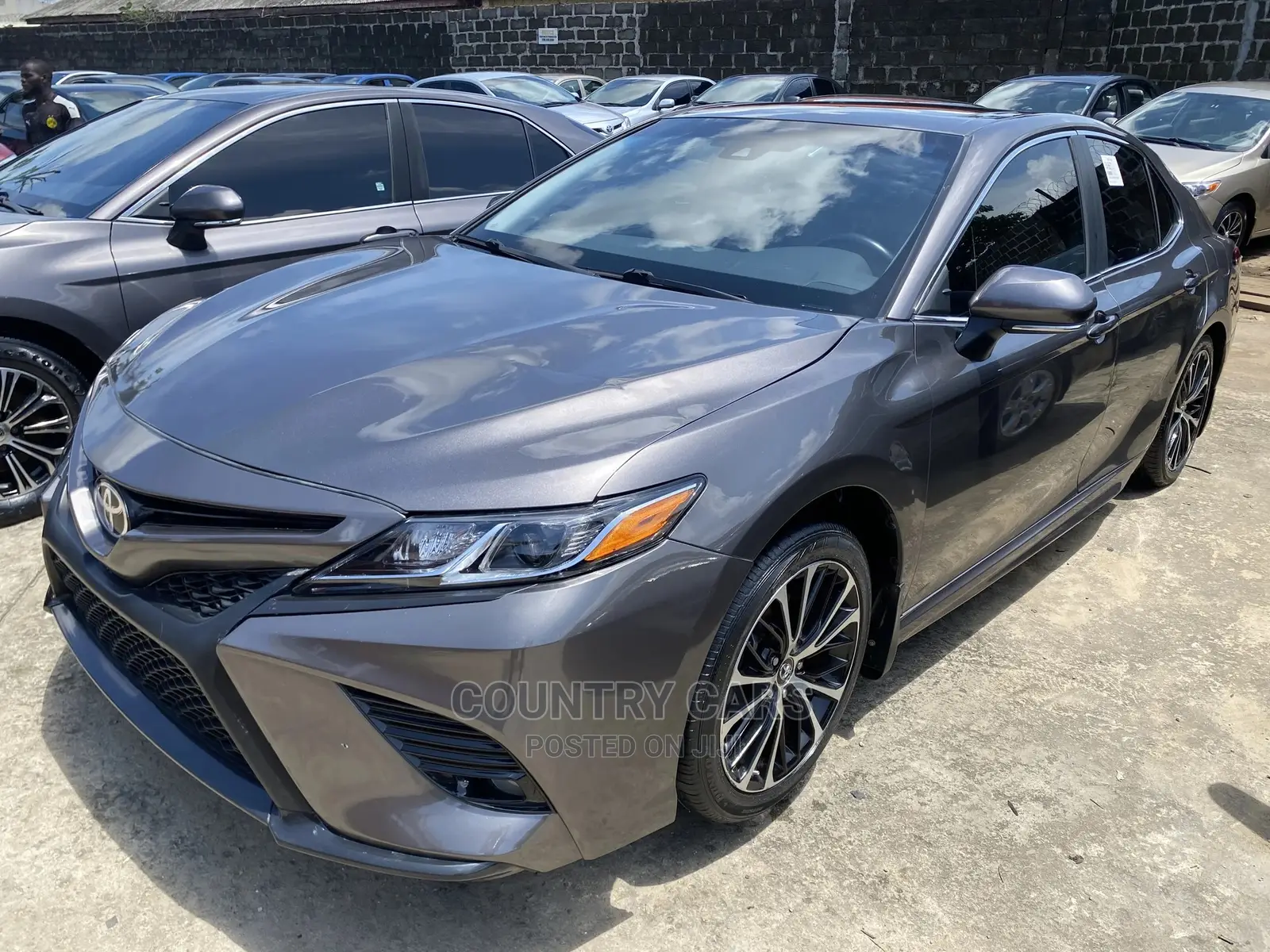 Toyota Camry SE FWD (2.5L 4cyl 8AM) 2018 Gray