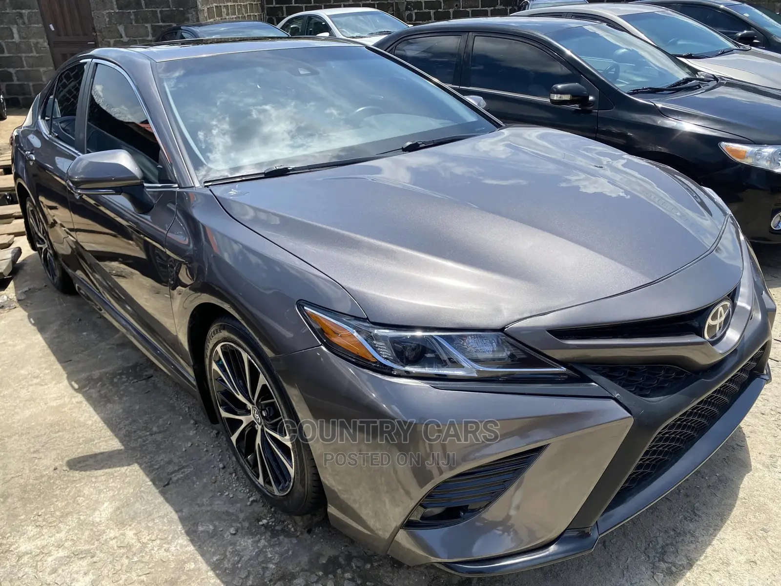 Toyota Camry SE FWD (2.5L 4cyl 8AM) 2018 Gray