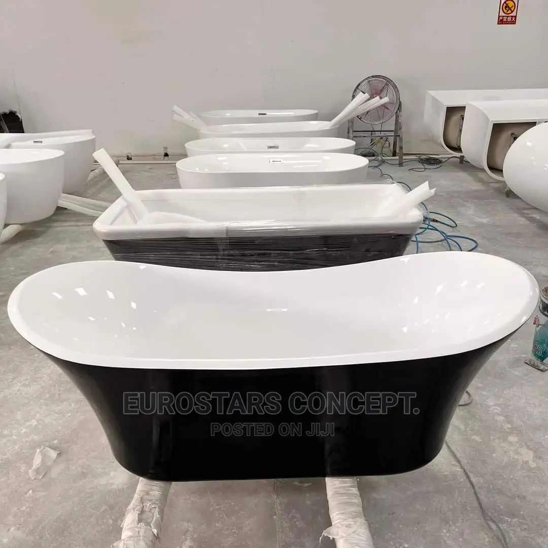 Black an White Acrylic England Bath Tub