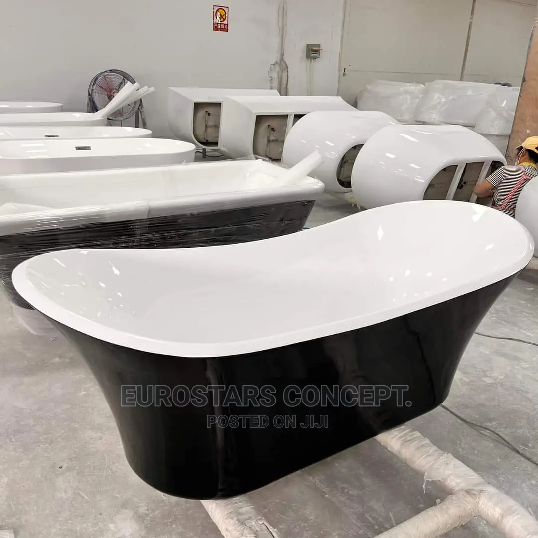 Black an White Acrylic England Bath Tub