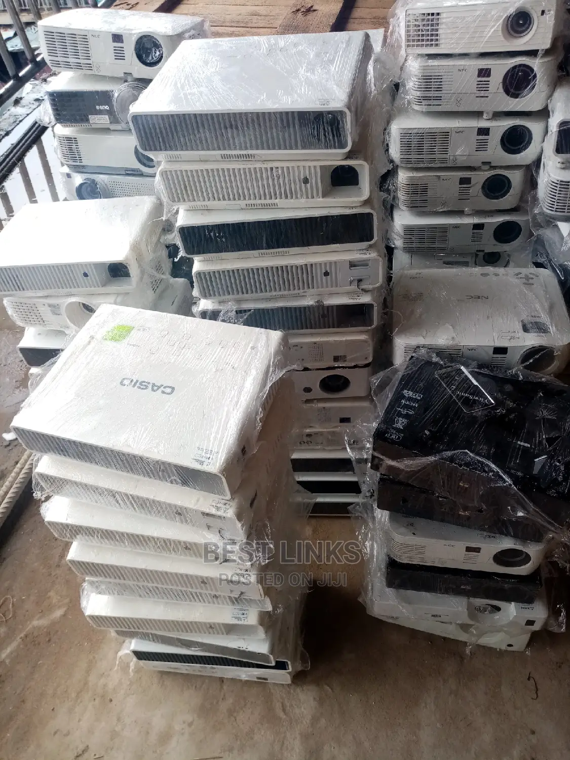 Casio Projector, Hdmi and Vga Ports Available