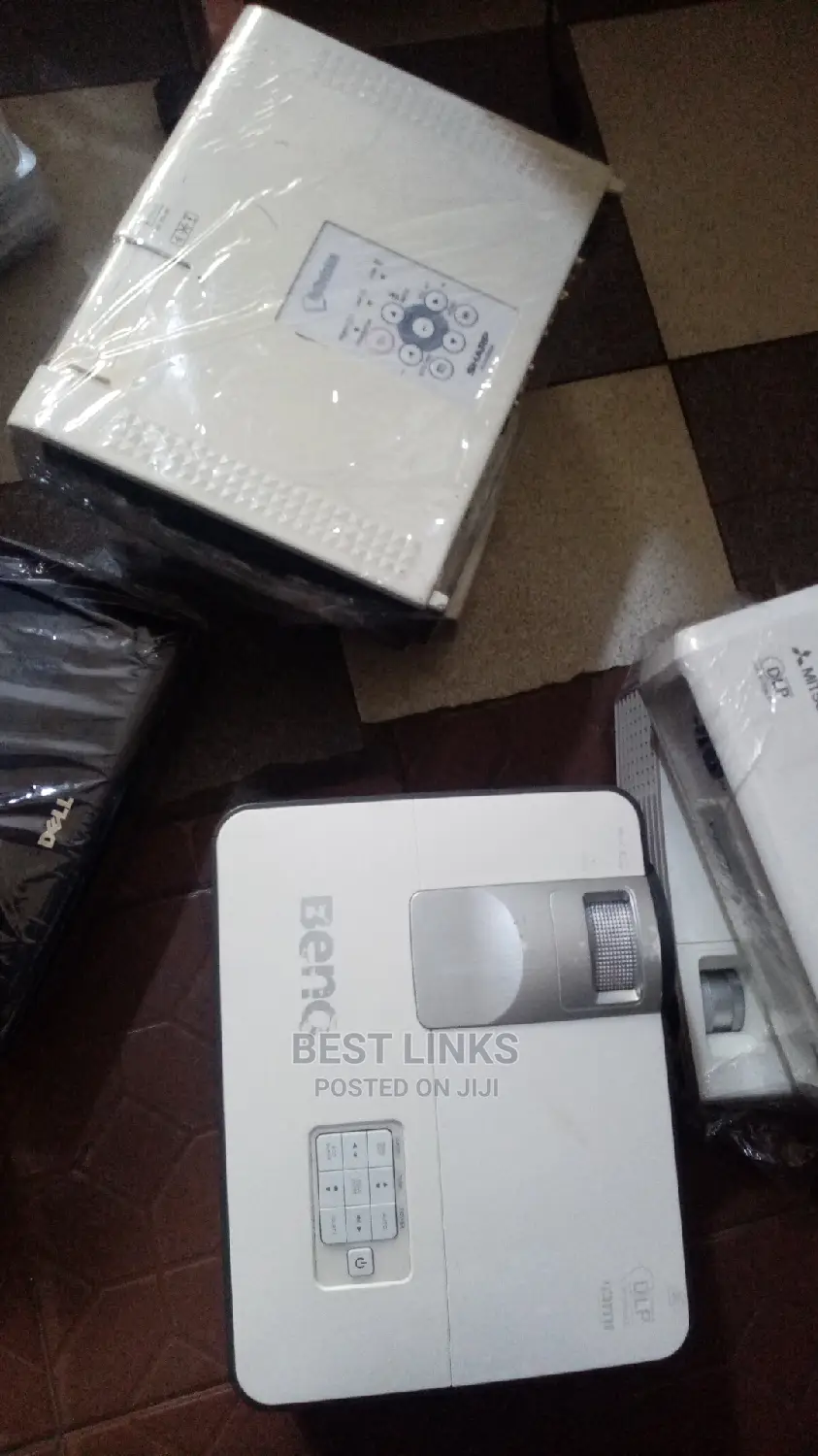 Benq, Mishubishi Projector Available