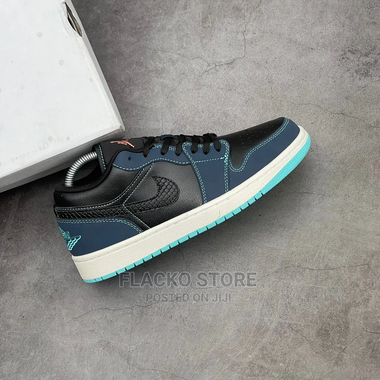 Original Nike Air Jordan 1 Low Dark Obsidian Navy Sneakers