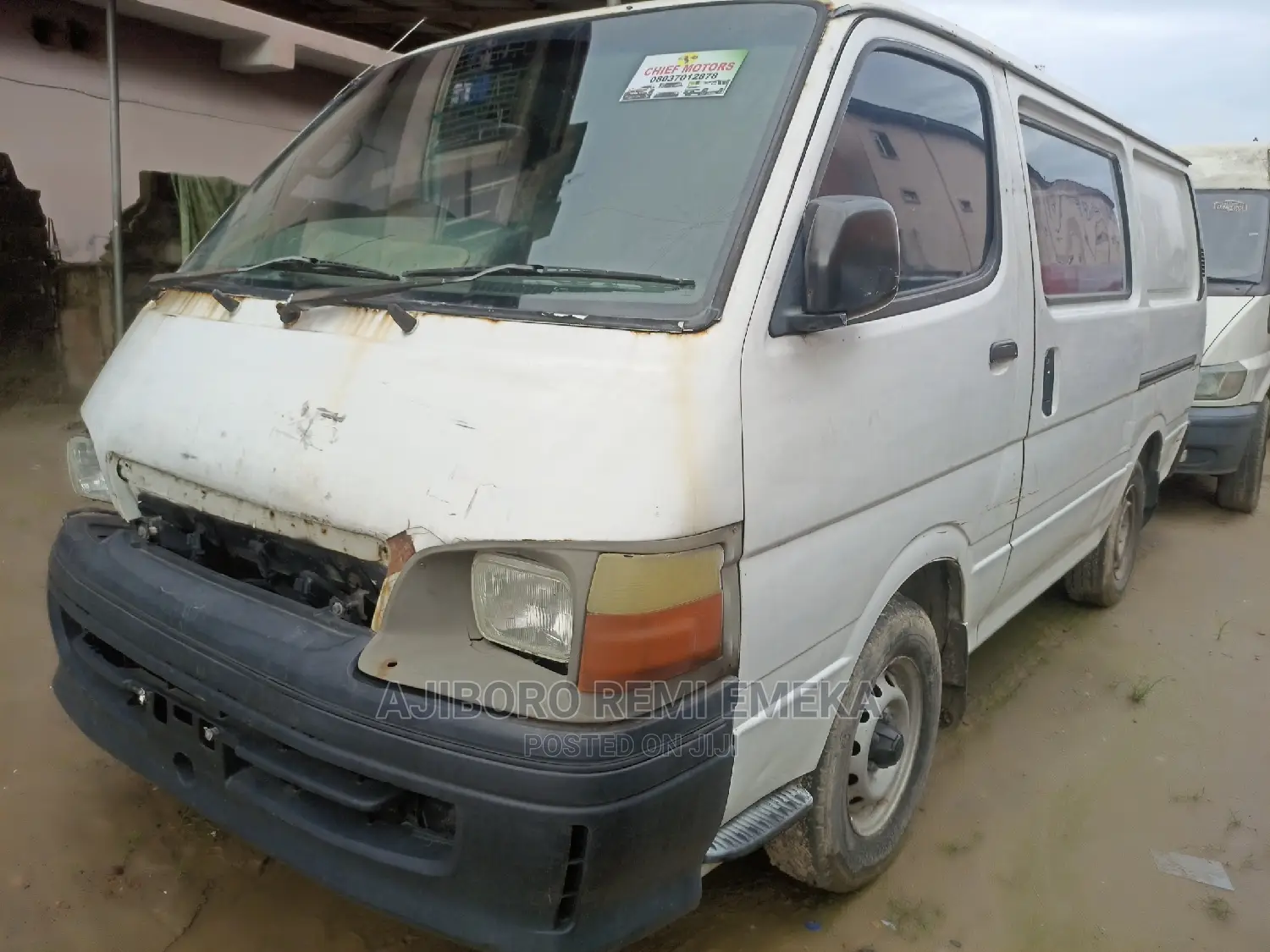 Toyota HiAce 2000 White