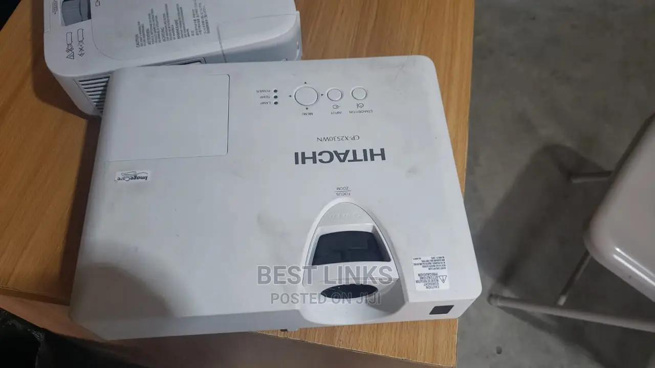 Hitachi Projector With Hdmi and Vga 3000 Lumens