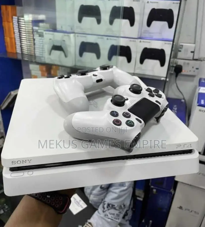 Ps4 White Console + Extra Controller All the Accessories