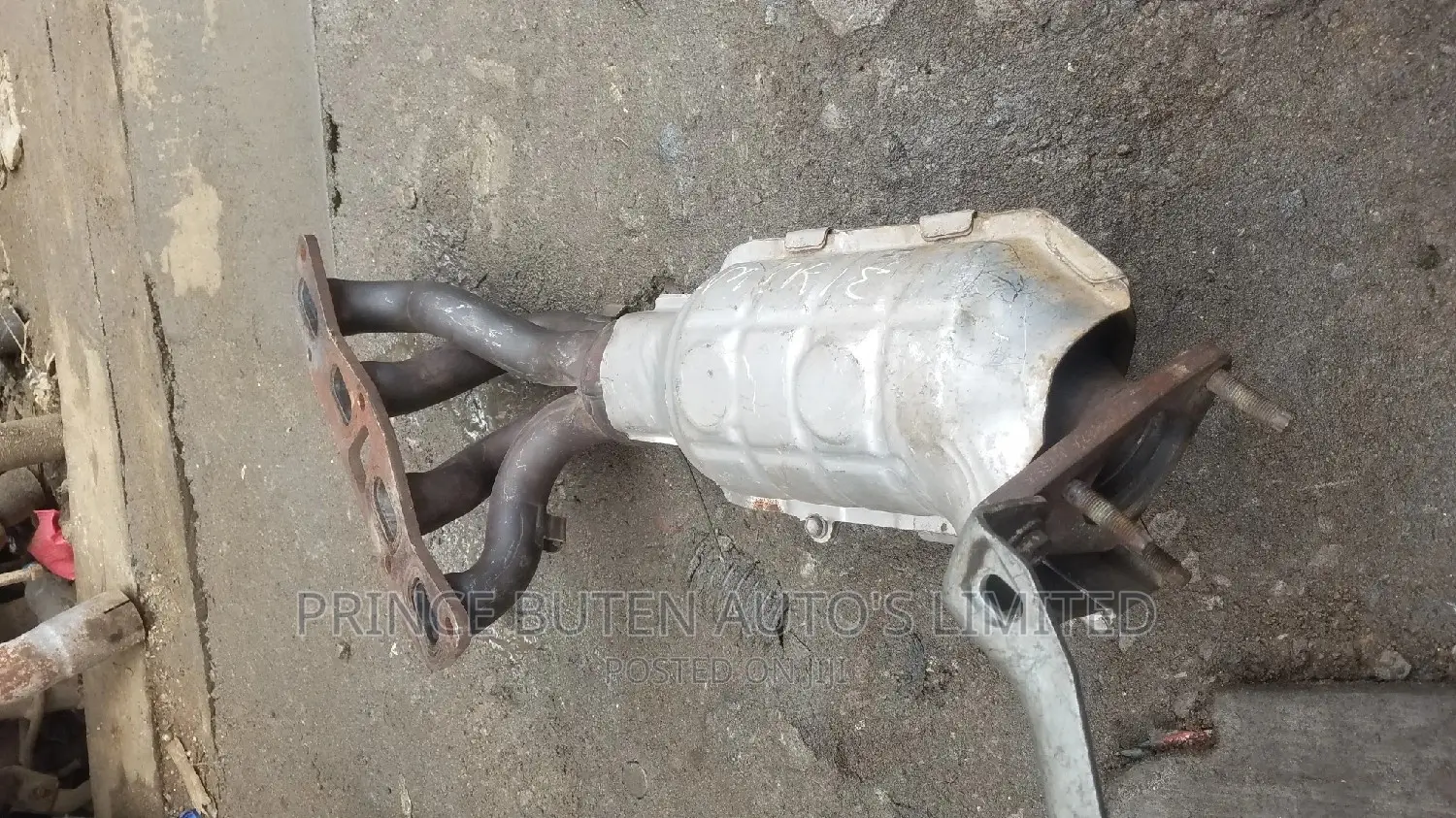 Manifold Catalyst Nissan Ovan