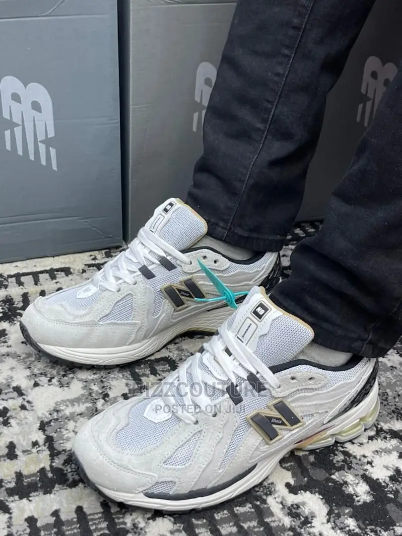 Original NEW BALANCE Sneakers Available in Store