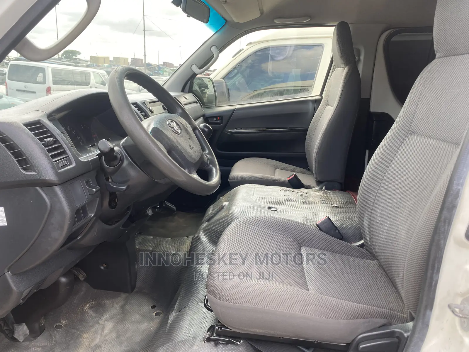 Toyota HiAce 2016 White