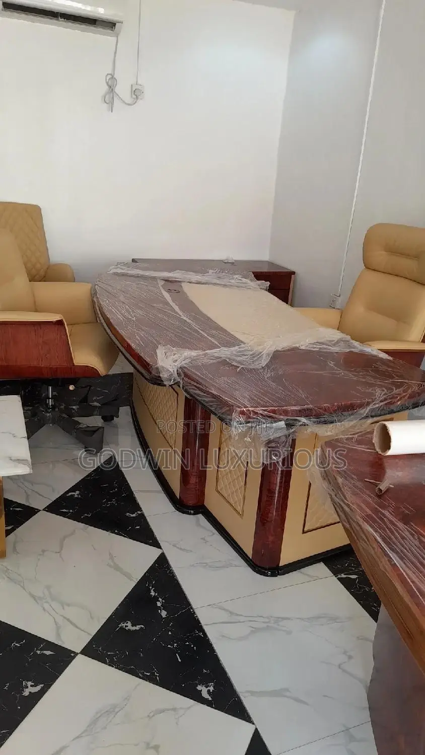 Quality Executive Wooden Office Table With Drawers.