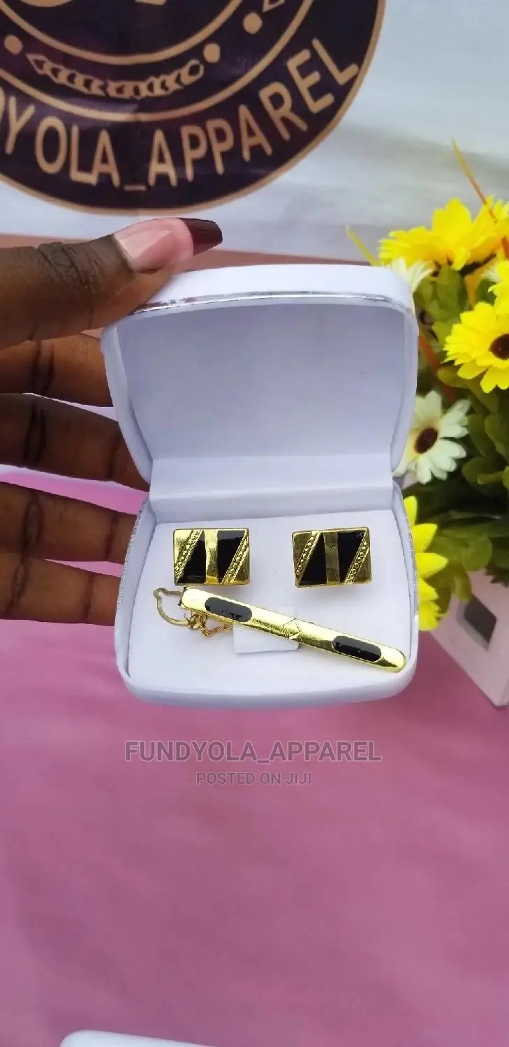 Quality Male Gold And Black Cufflinks And Clip
