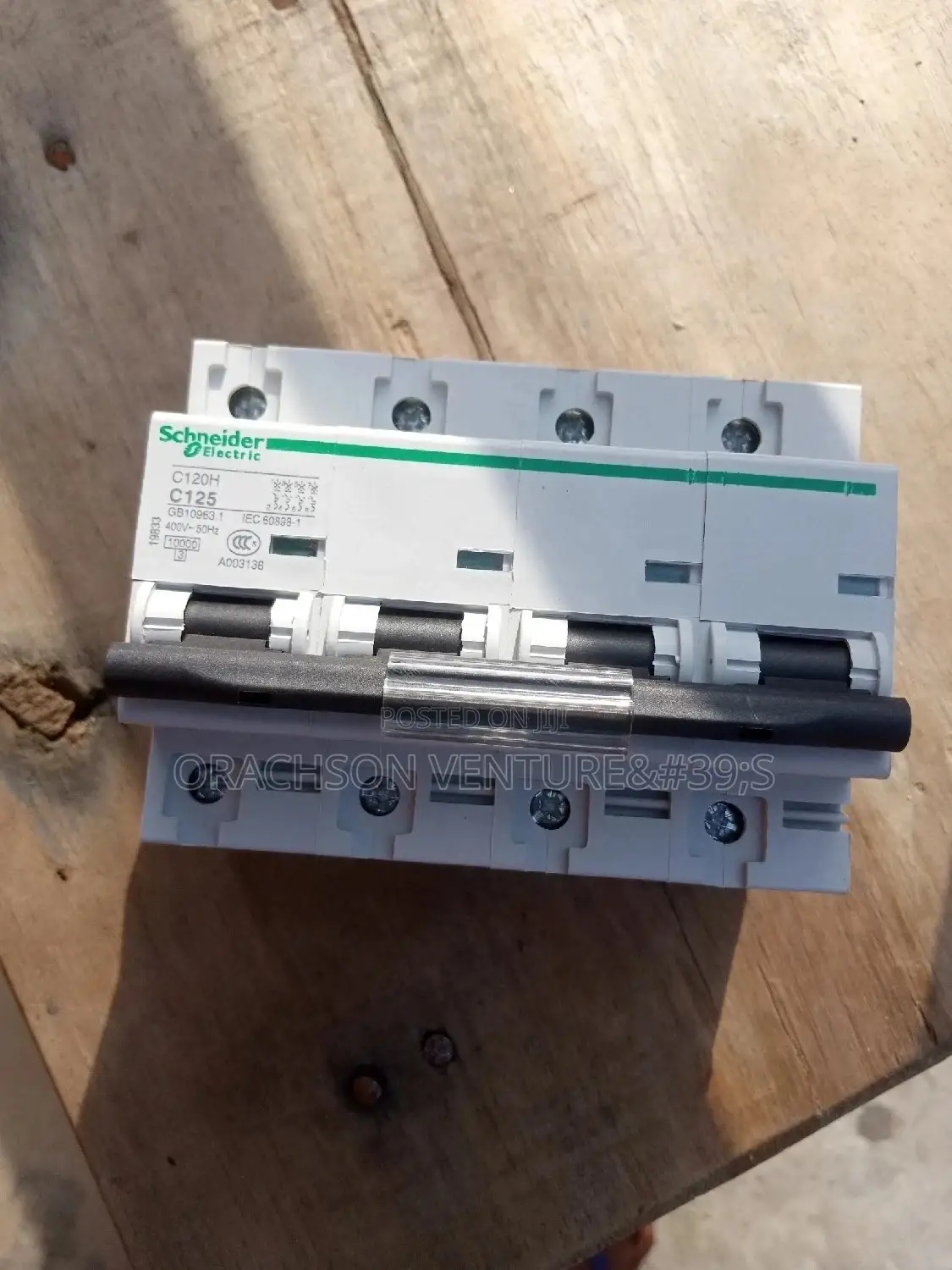 4pole MCB 125amps Schneider Electric