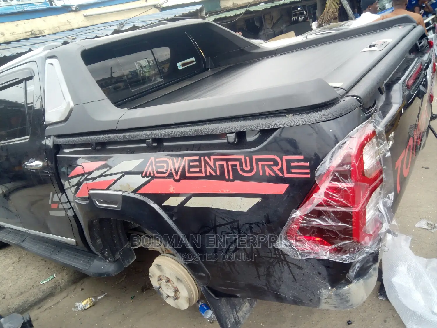 Hilux Boot Cover Rolling With Spoiler TRD *+