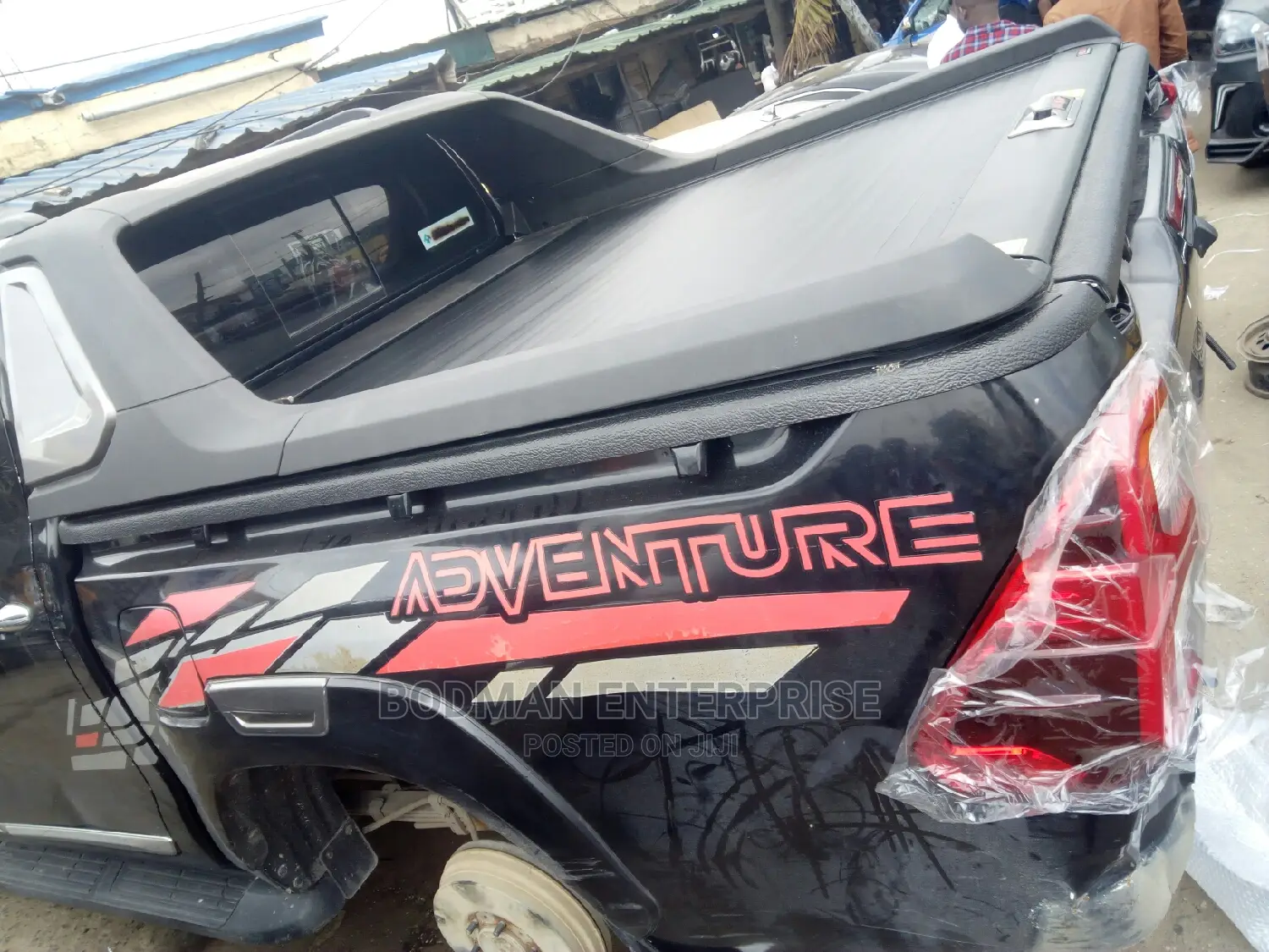 Hilux Boot Cover Rolling With Spoiler TRD *+