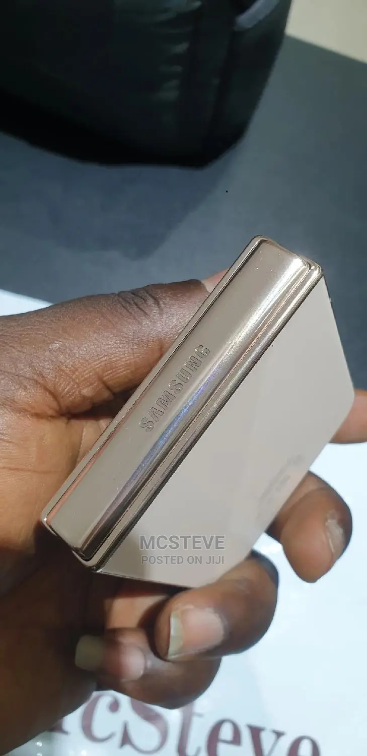 Samsung Galaxy Z Flip4 128 GB Gold