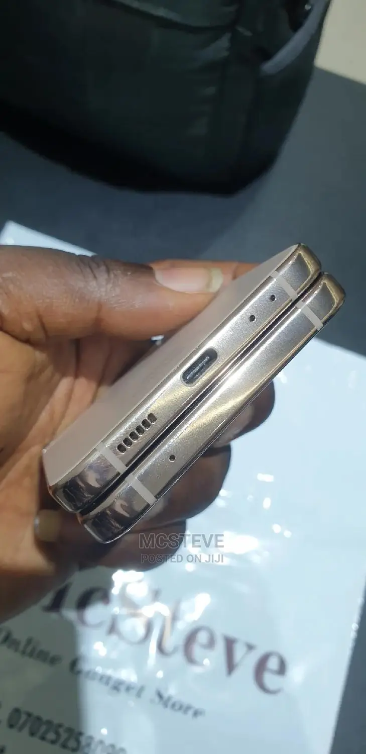 Samsung Galaxy Z Flip4 128 GB Gold