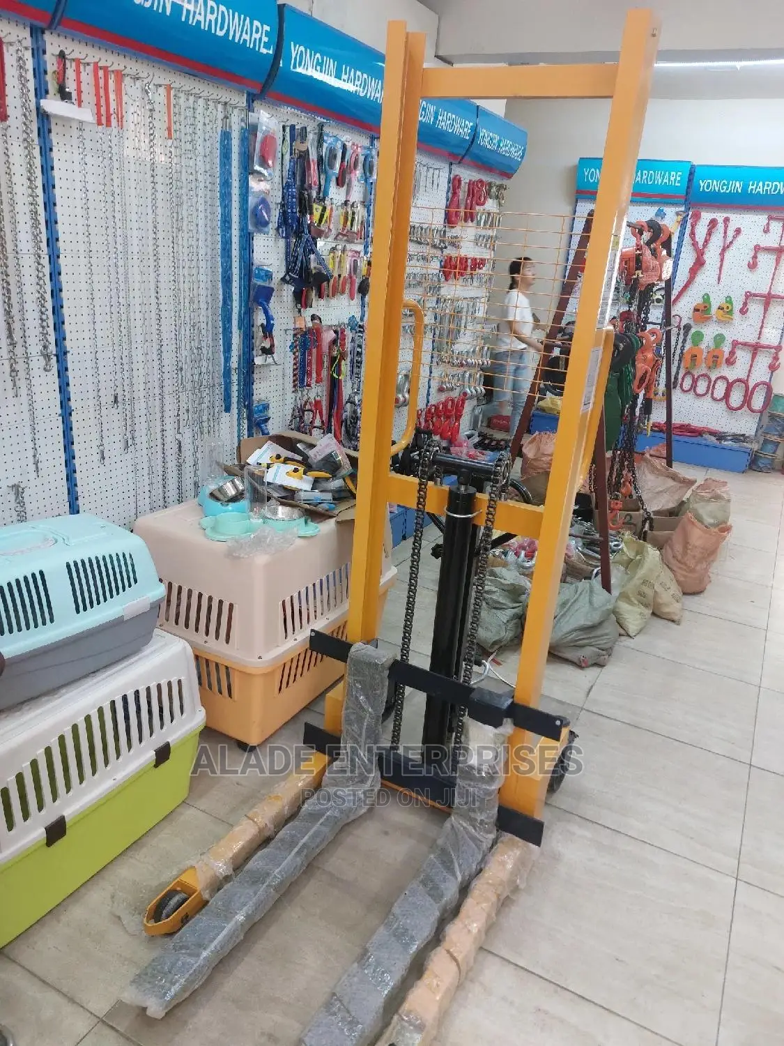 1ton Capacity Hydraulic Manual Stack Lifter 1600mm With Legs