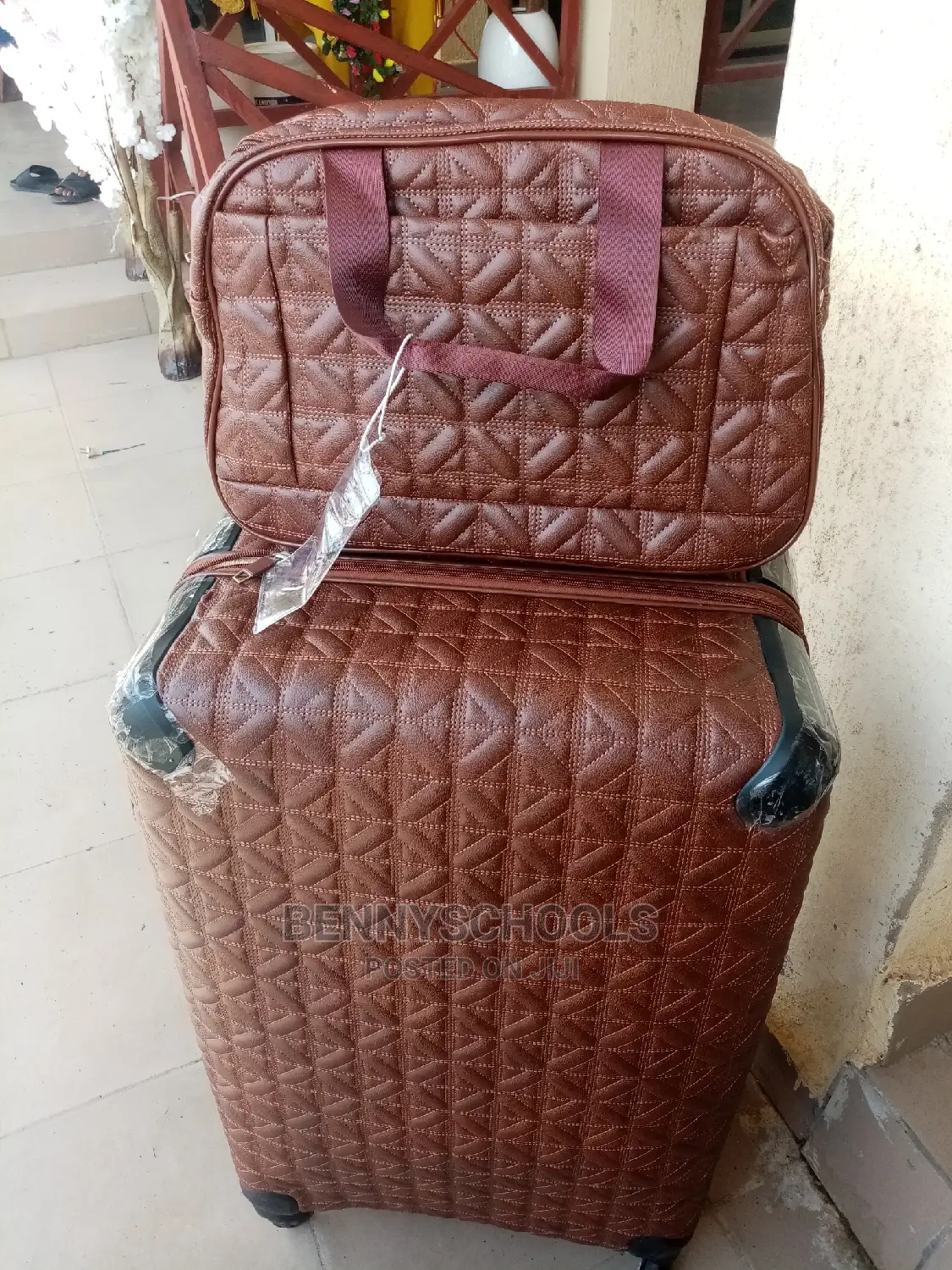 Big Brown Designed Leather Traveling Luggage Box and Kit