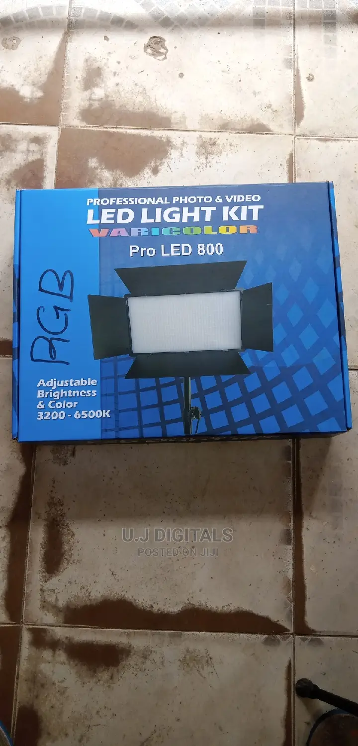 Pro LED 800 RGB Professional Video Light and Stand