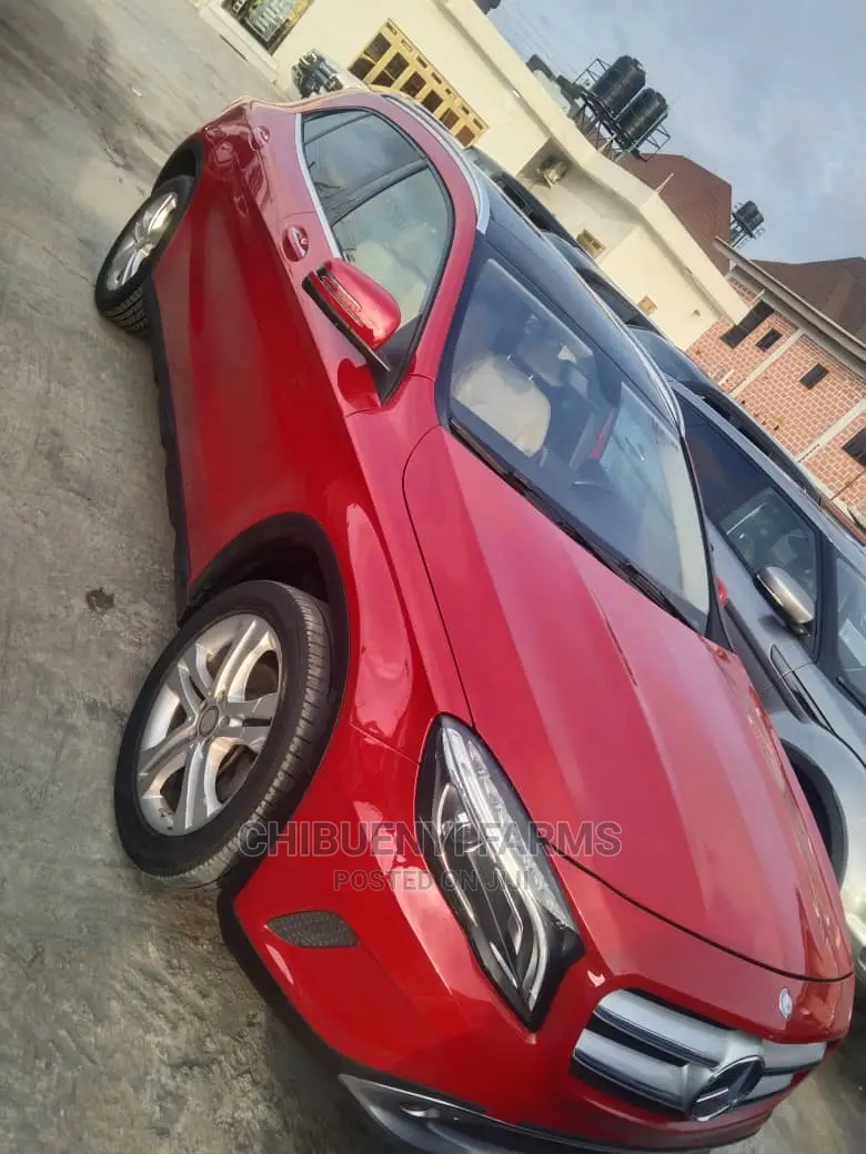 Mercedes-Benz GLA 250 2015 Red