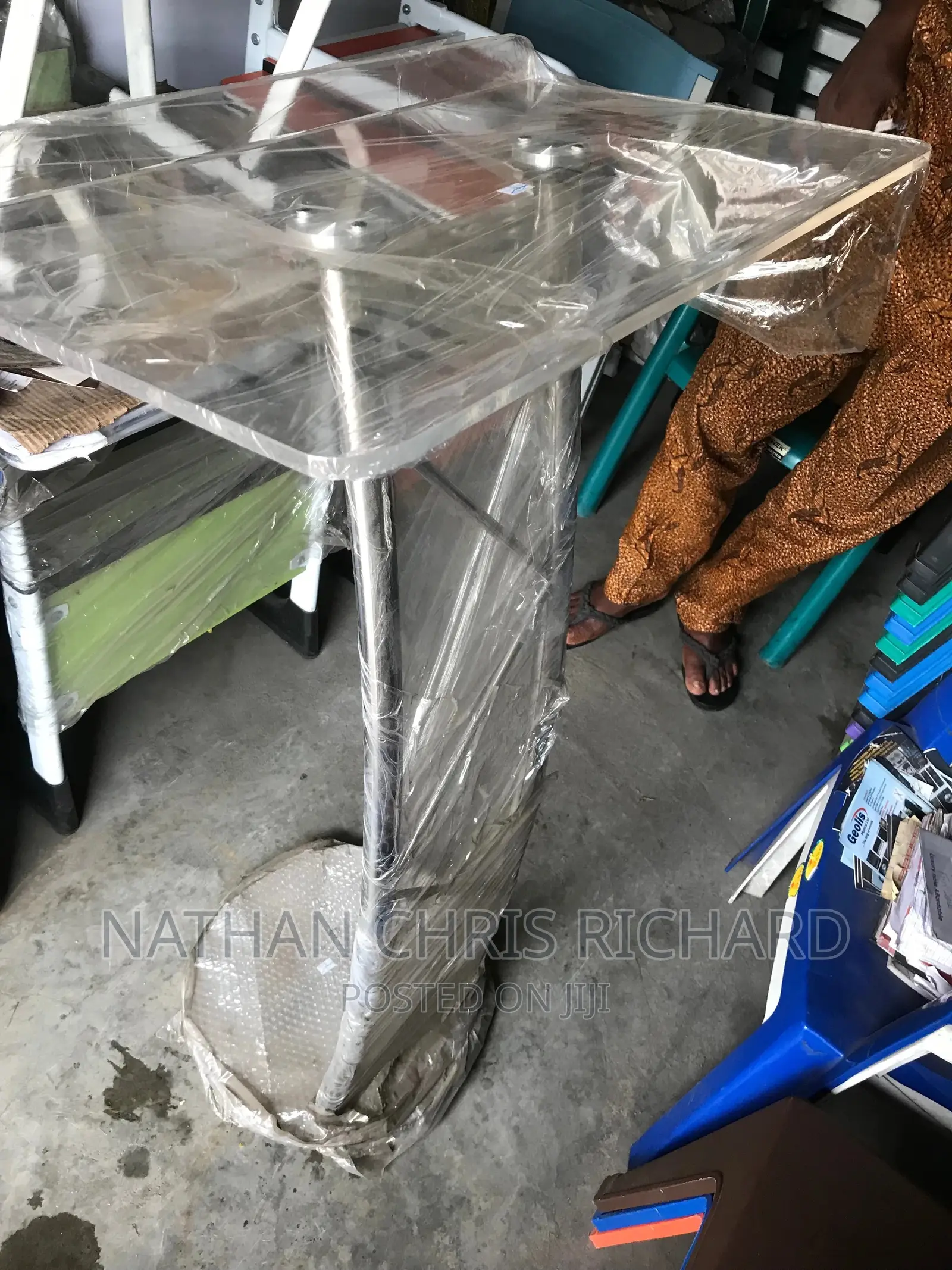 Acrylic Single Pole Pulpit 2 Leg