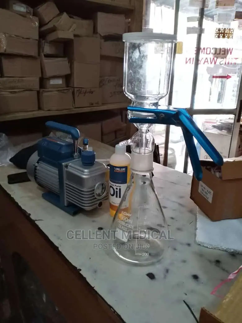Filtration Apparatus With Vacuum Pump