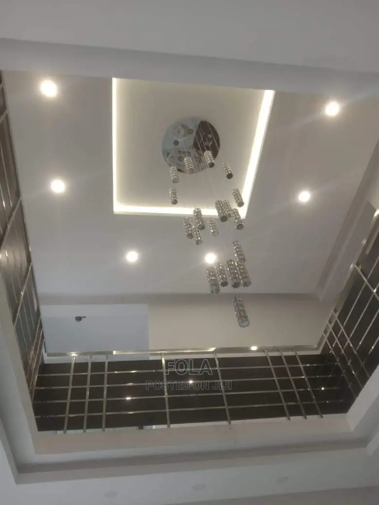 Drywall /Wall Partition With Screeding