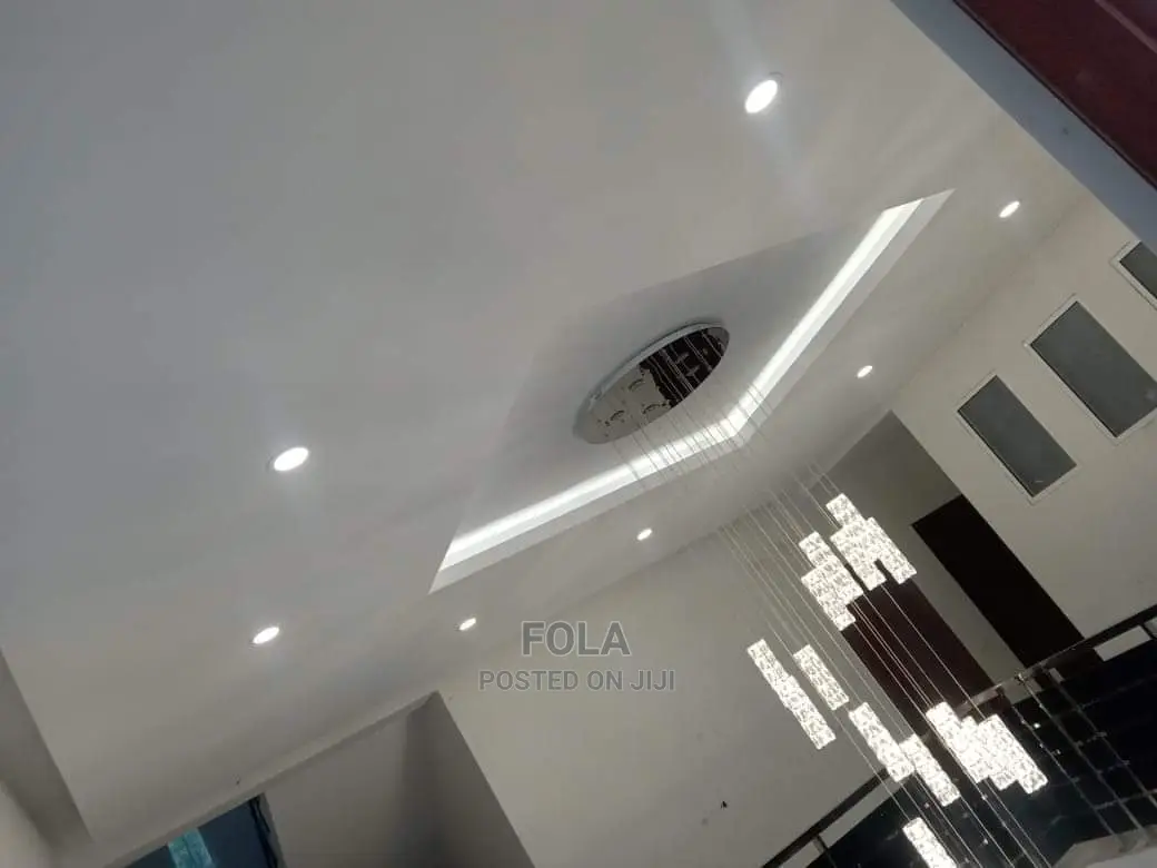 Drywall /Wall Partition With Screeding