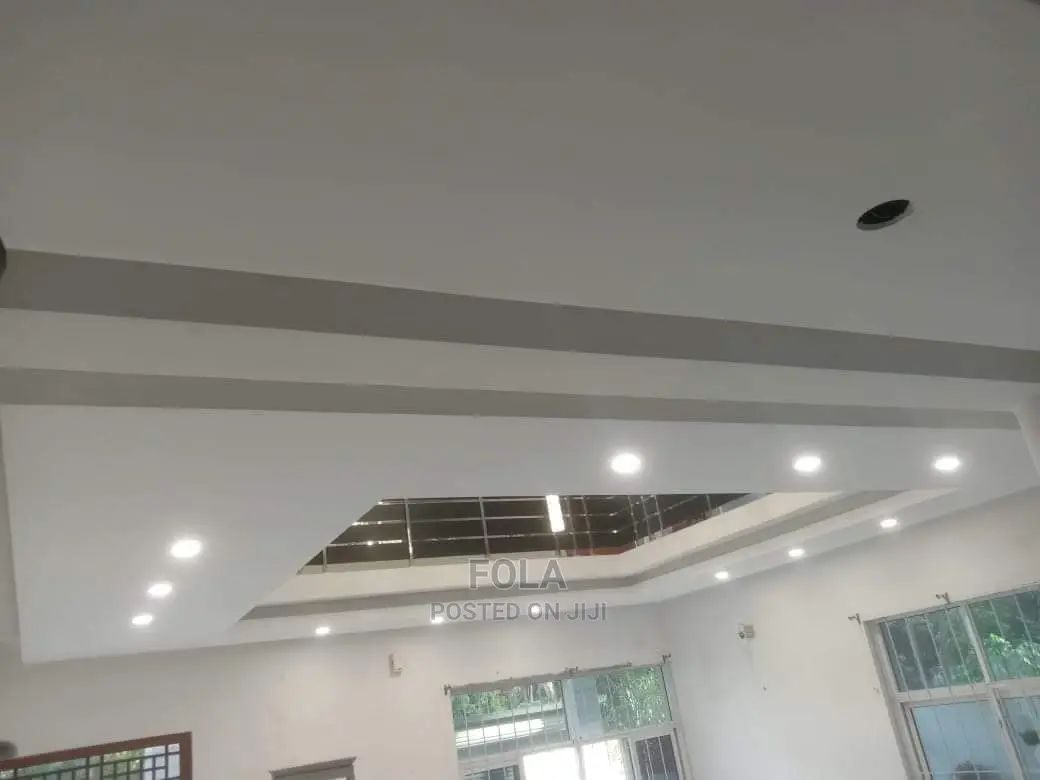 Drywall /Wall Partition With Screeding