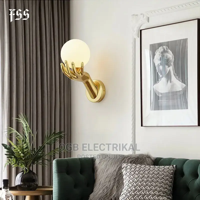 Modern Creative Hand Hold Ball Wall Bracket
