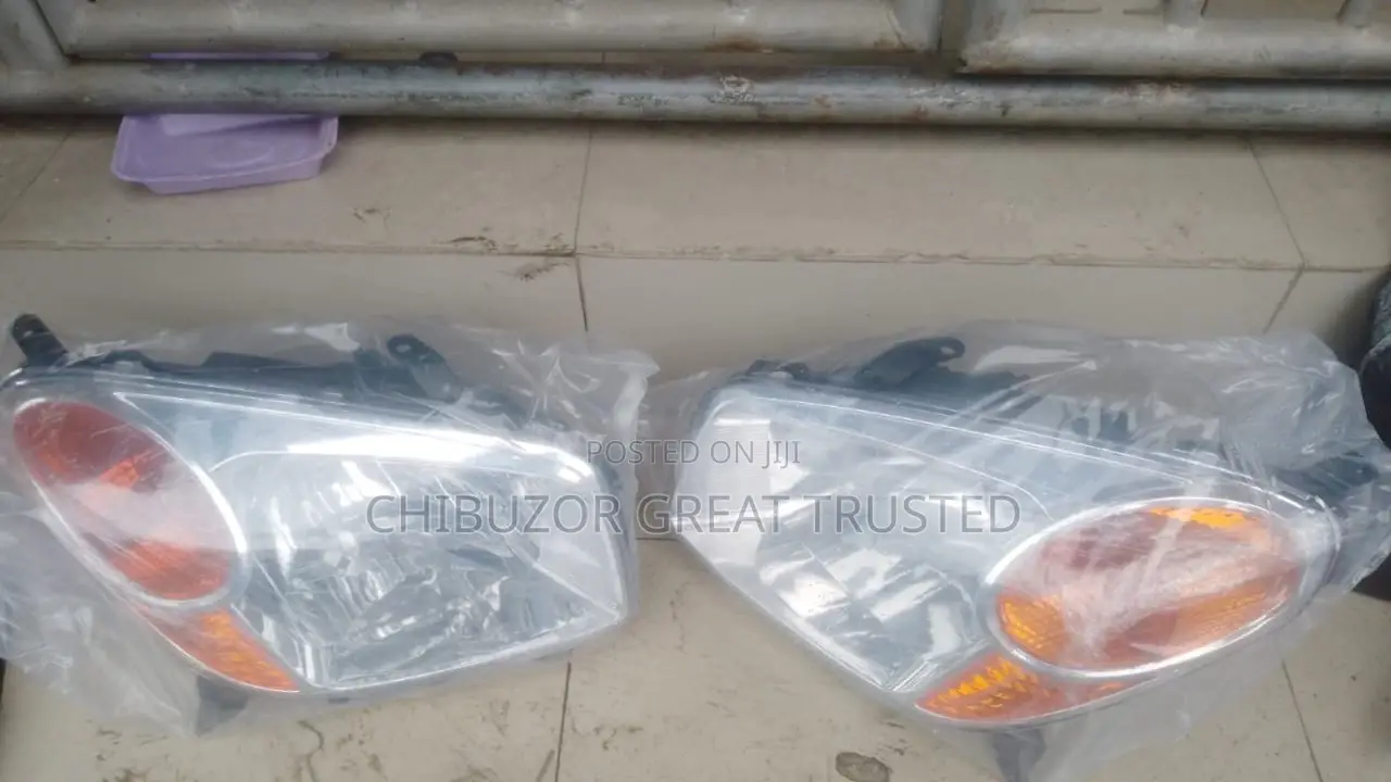 Set of Headlamp RAV4 2005