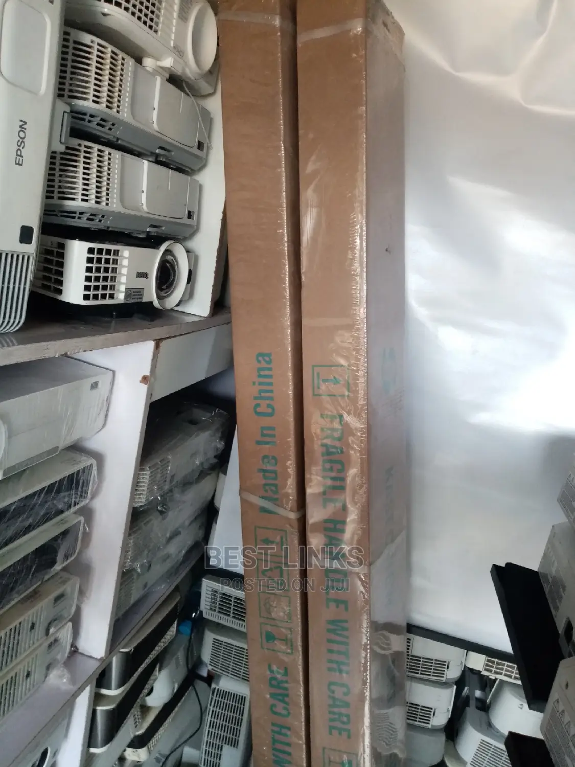 Projection Screen Available, 96x96 Wild Screen Electric