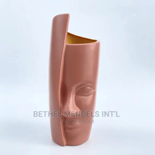 Wholesale of Plastic Tabletop Flower Vases for Interior Use