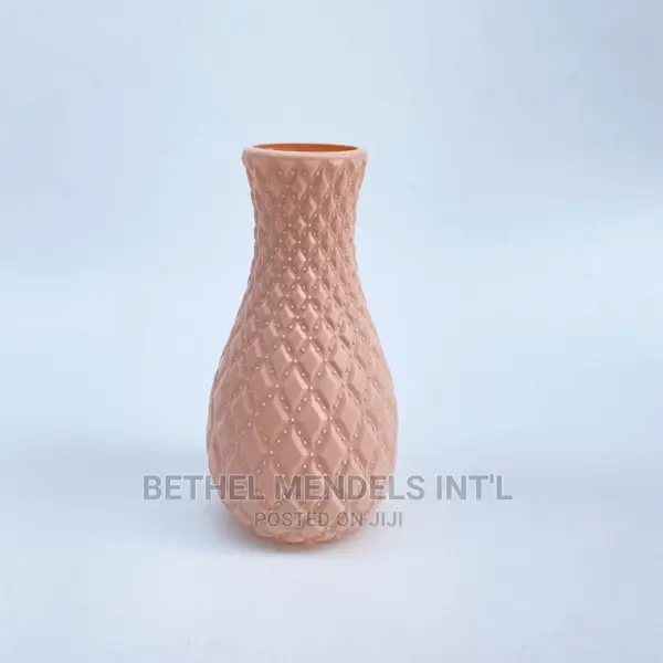 Bulk Sale of Plastic Tabletop Flower Vase for Interior Decor