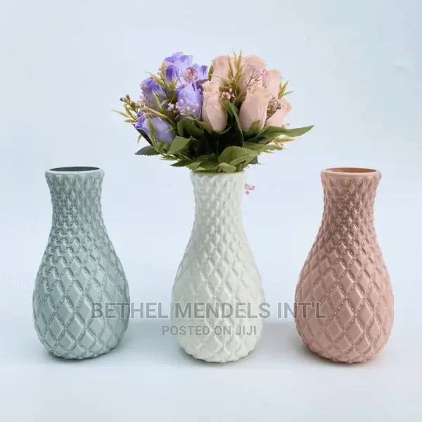 Bulk Sale of Plastic Tabletop Flower Vase for Interior Decor