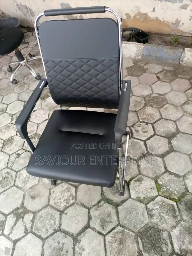Quality Executive Leather Visitors Office Chair.