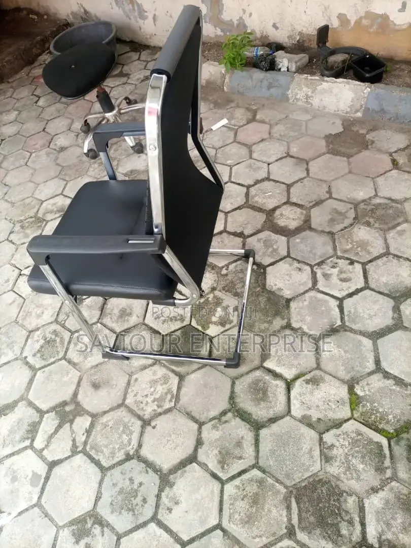 Quality Executive Leather Visitors Office Chair.