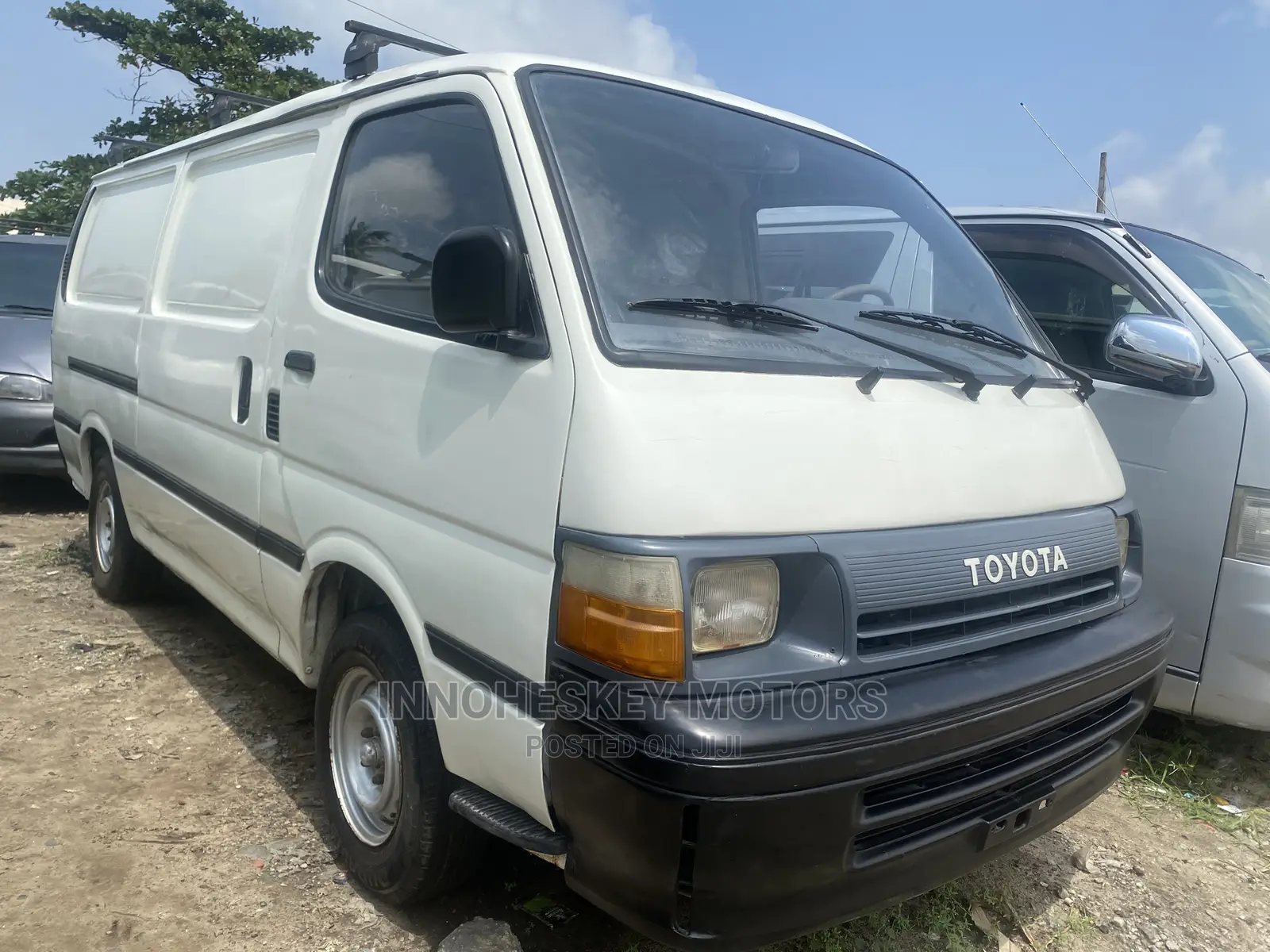 Toyota HiAce 2000 White