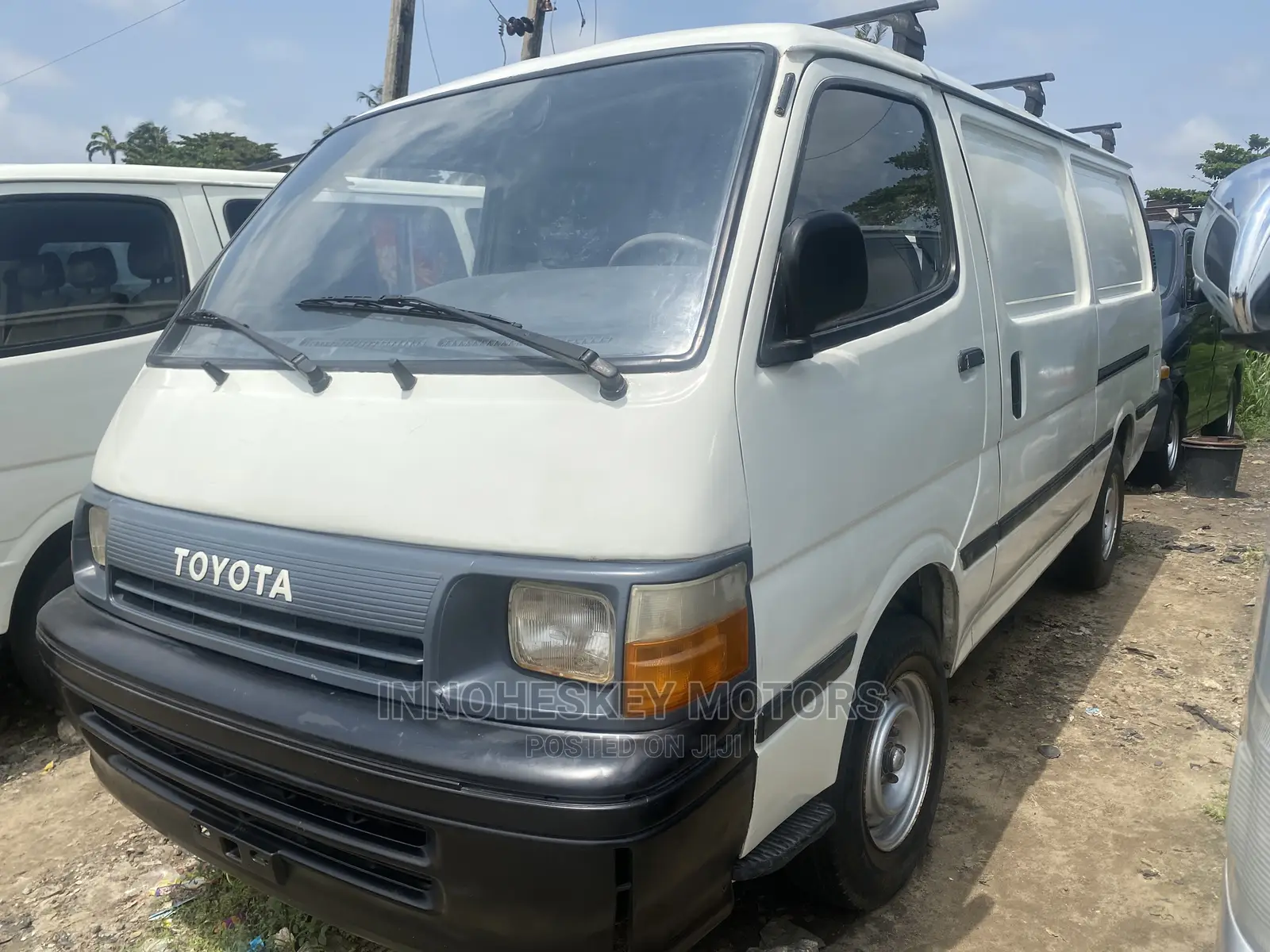 Toyota HiAce 2000 White