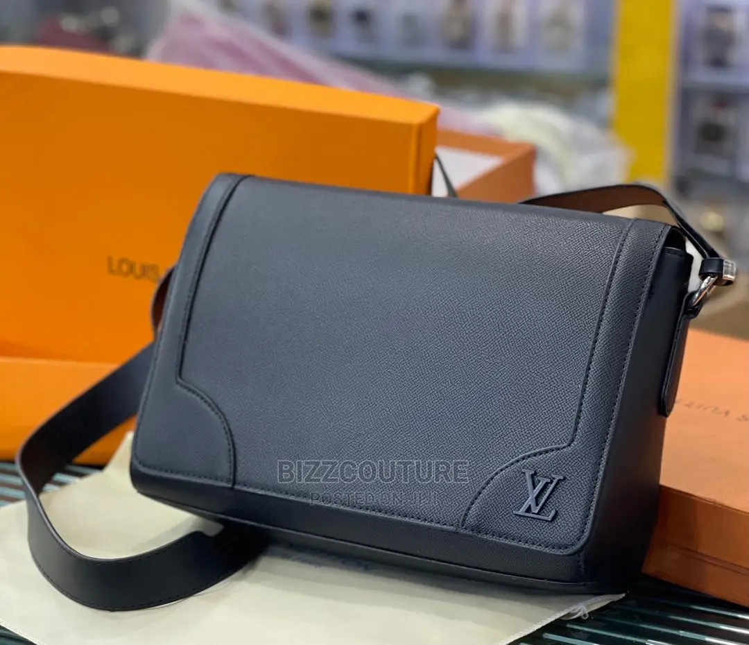 Original LOUIS VUITTON Crossbody Bags Available in Store
