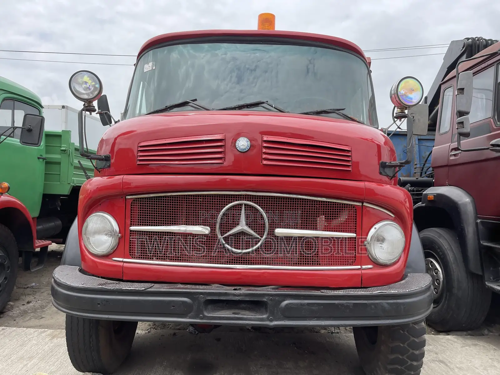 Mercedes-Benz Tipper Straight Engine.