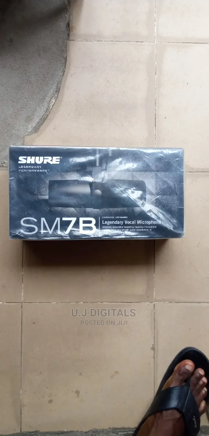 SHURE SM7B Vocal Microphone